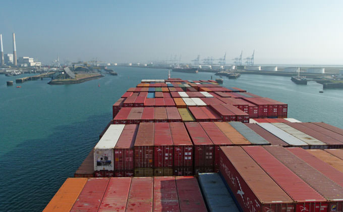 Container auf Schiff